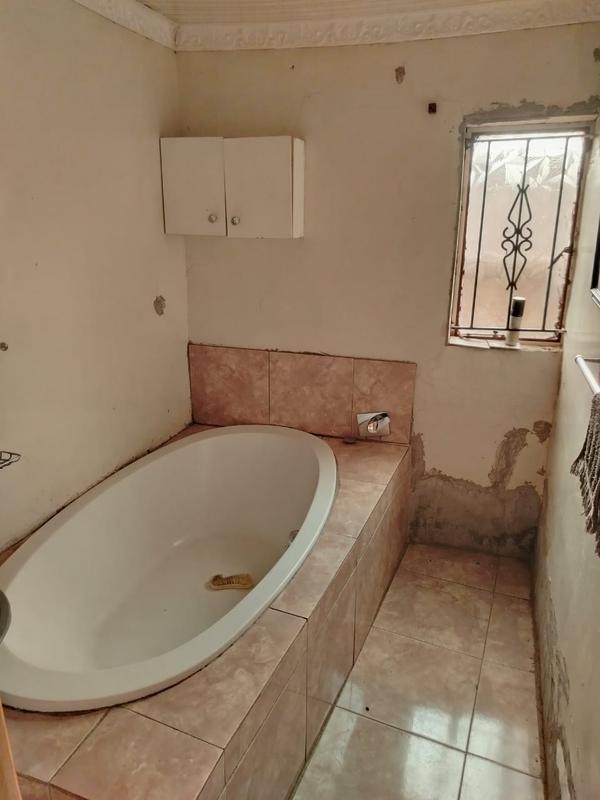 2 Bedroom Property for Sale in Thulani Gauteng