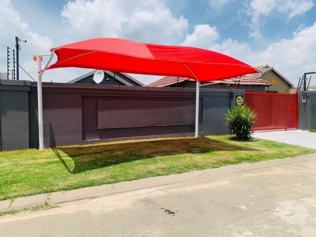 3 Bedroom Property for Sale in Fleurhof Gauteng