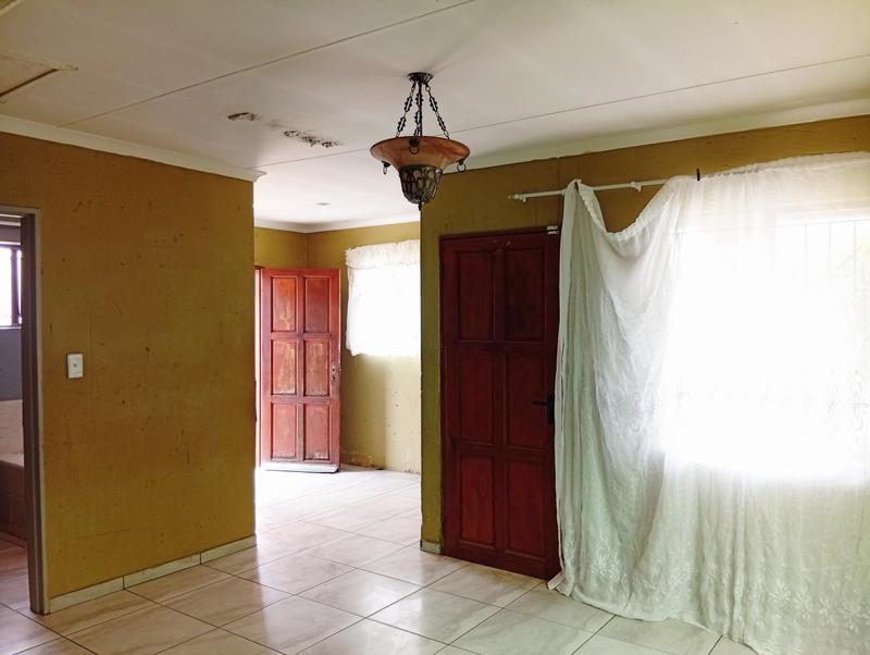 2 Bedroom Property for Sale in Lakeside Gauteng