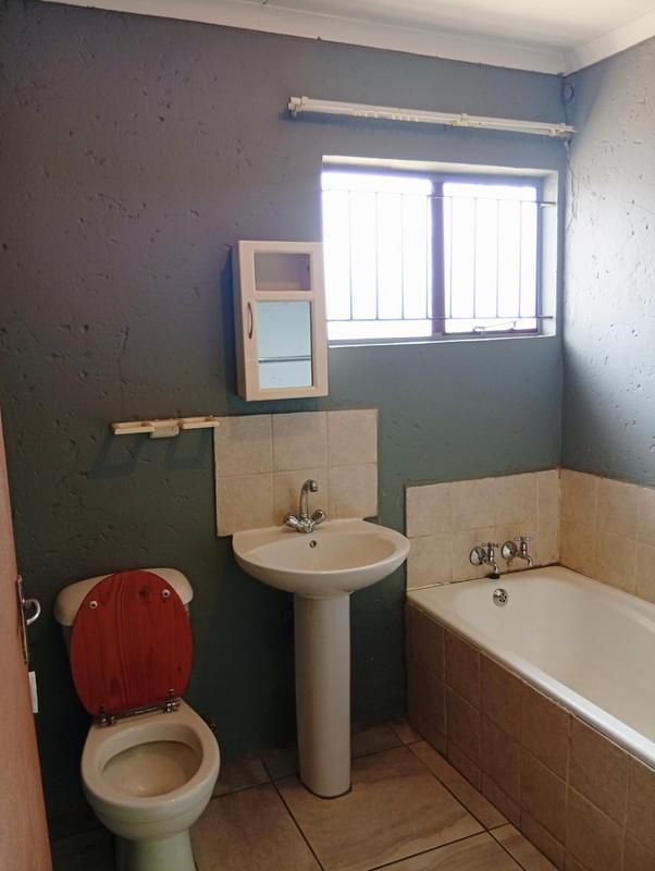 2 Bedroom Property for Sale in Lakeside Gauteng