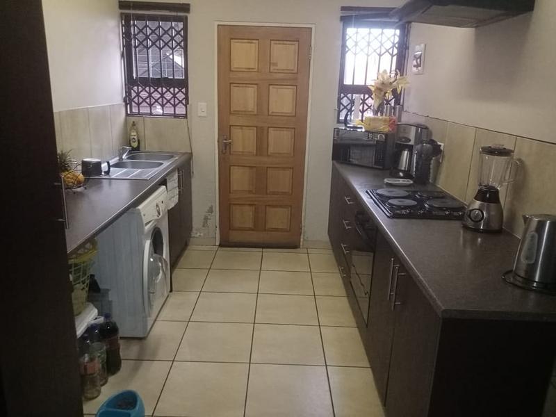 2 Bedroom Property for Sale in Florida Lake Gauteng