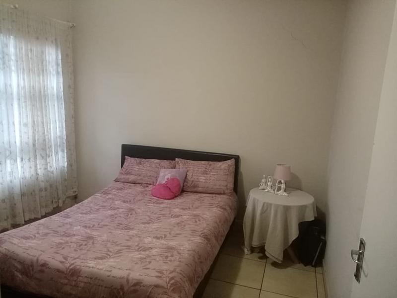 2 Bedroom Property for Sale in Florida Lake Gauteng
