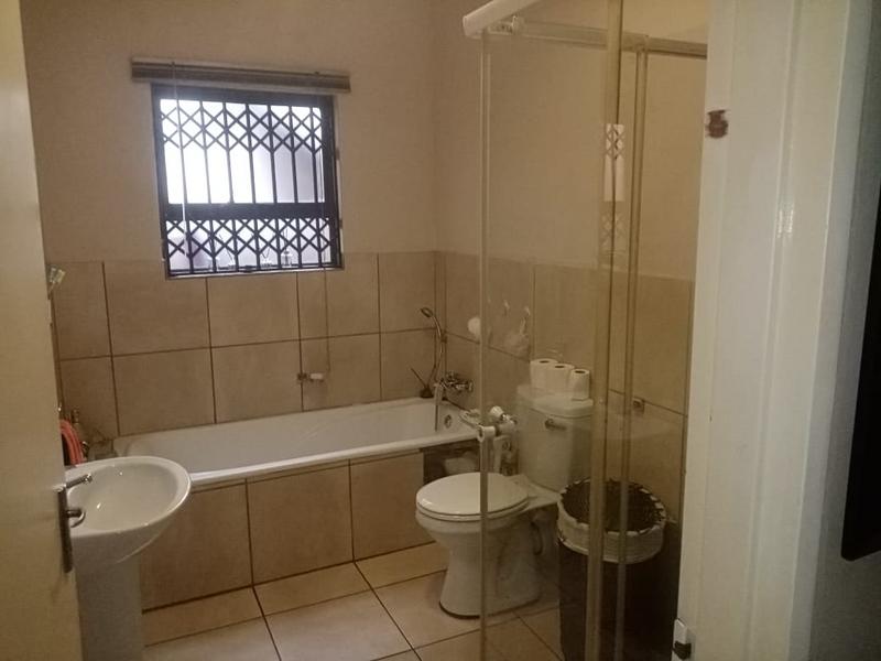 2 Bedroom Property for Sale in Florida Lake Gauteng