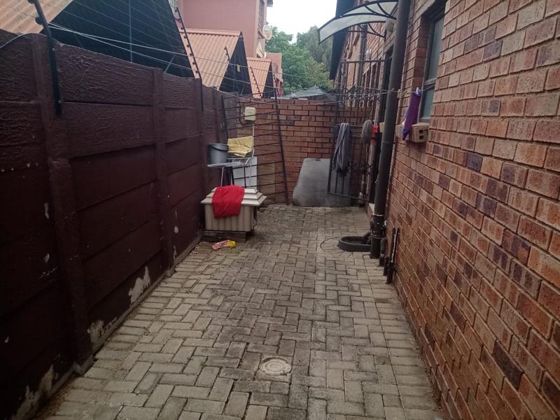 2 Bedroom Property for Sale in Florida Lake Gauteng