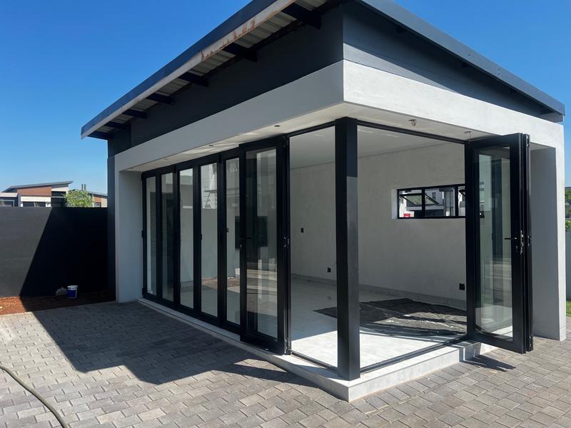 5 Bedroom Property for Sale in Midstream Heights Gauteng