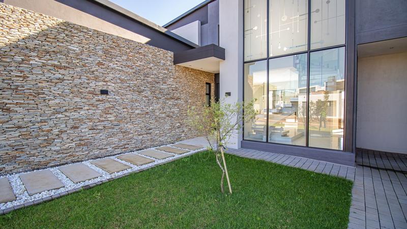 5 Bedroom Property for Sale in Midstream Heights Gauteng