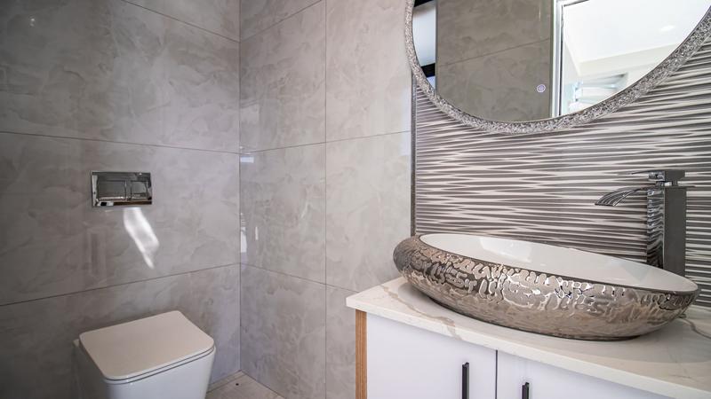 5 Bedroom Property for Sale in Midstream Heights Gauteng