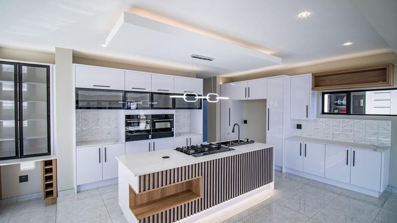 5 Bedroom Property for Sale in Midstream Heights Gauteng