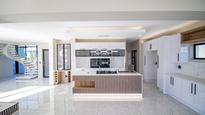5 Bedroom Property for Sale in Midstream Heights Gauteng