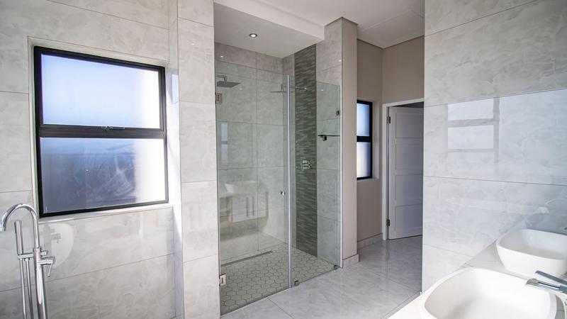 5 Bedroom Property for Sale in Midstream Heights Gauteng