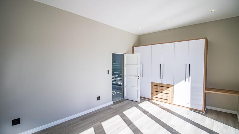 5 Bedroom Property for Sale in Midstream Heights Gauteng