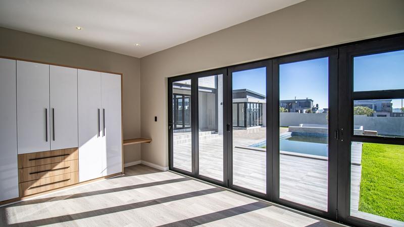 5 Bedroom Property for Sale in Midstream Heights Gauteng