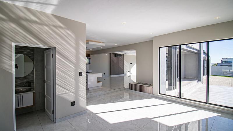 5 Bedroom Property for Sale in Midstream Heights Gauteng