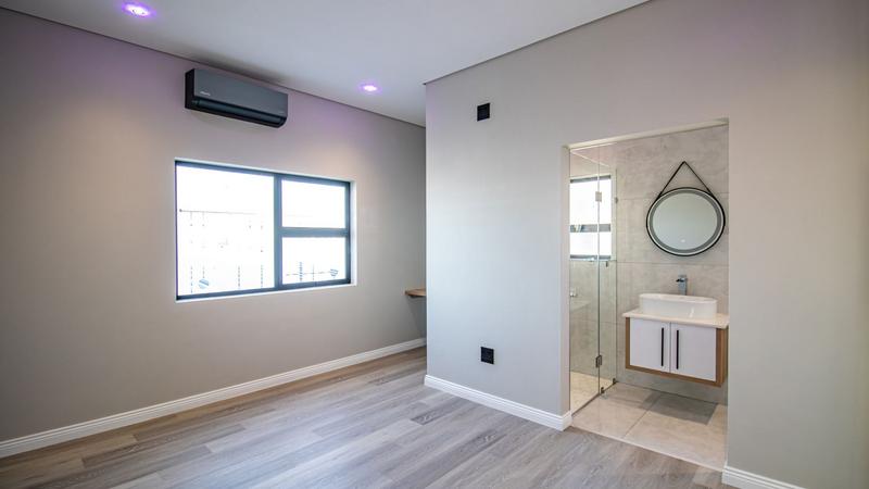 5 Bedroom Property for Sale in Midstream Heights Gauteng