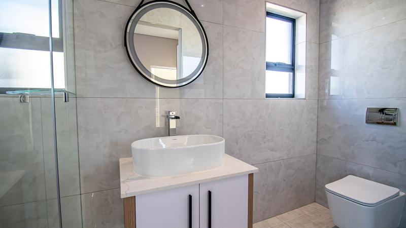 5 Bedroom Property for Sale in Midstream Heights Gauteng