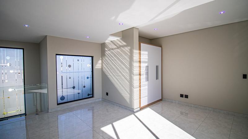 5 Bedroom Property for Sale in Midstream Heights Gauteng