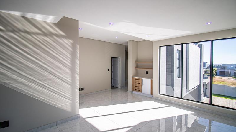5 Bedroom Property for Sale in Midstream Heights Gauteng