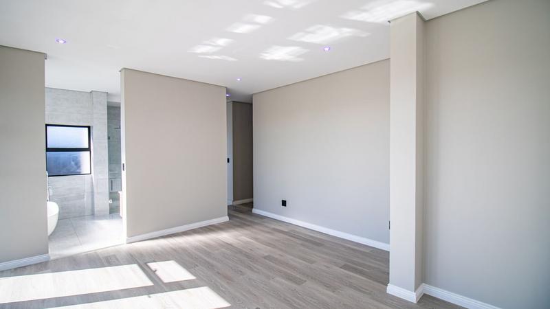 5 Bedroom Property for Sale in Midstream Heights Gauteng