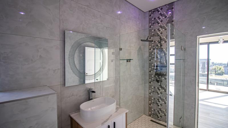 5 Bedroom Property for Sale in Midstream Heights Gauteng