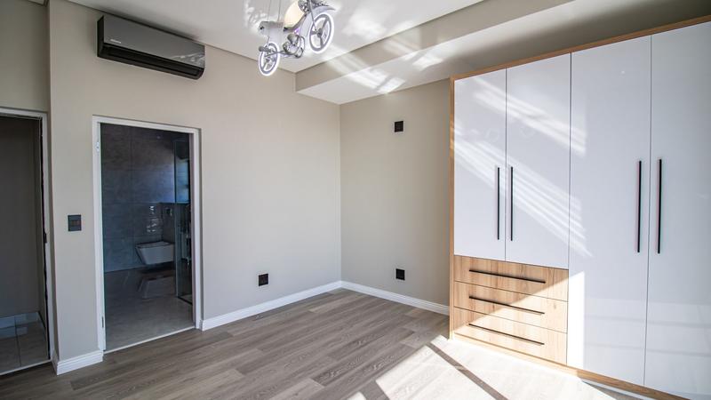 5 Bedroom Property for Sale in Midstream Heights Gauteng