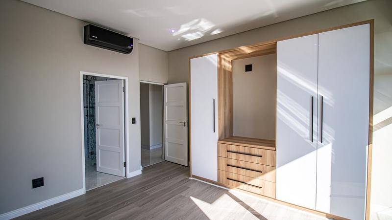 5 Bedroom Property for Sale in Midstream Heights Gauteng