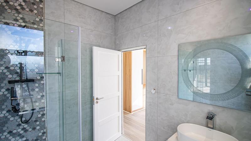 5 Bedroom Property for Sale in Midstream Heights Gauteng