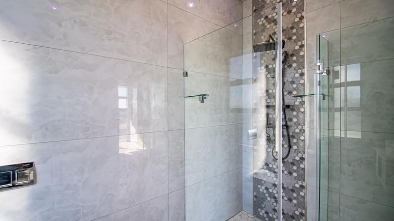 5 Bedroom Property for Sale in Midstream Heights Gauteng