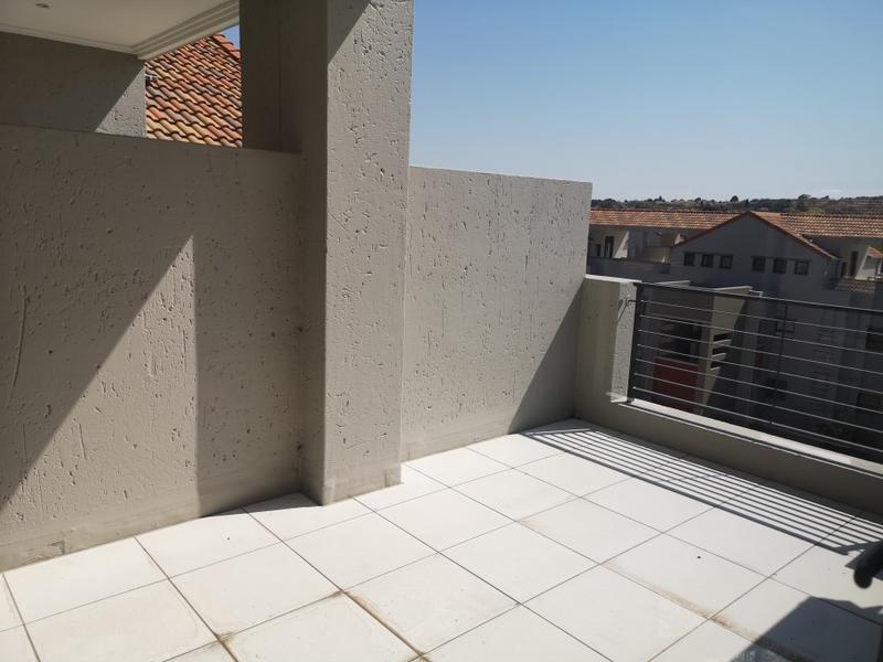 To Let 1 Bedroom Property for Rent in Fourways Gauteng