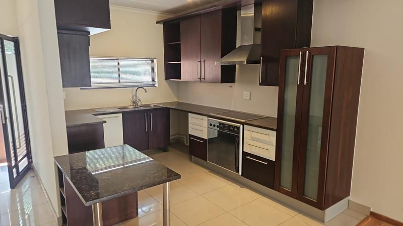 2 Bedroom Property for Sale in Atholl Gauteng