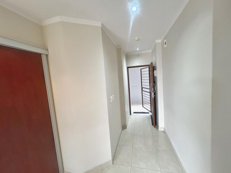 To Let 2 Bedroom Property for Rent in Sandhurst Gauteng