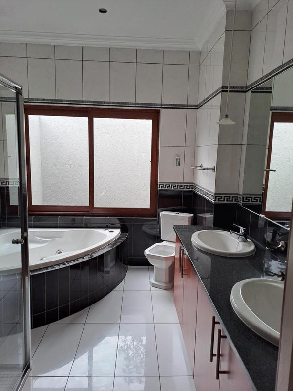 To Let 4 Bedroom Property for Rent in Northcliff Gauteng