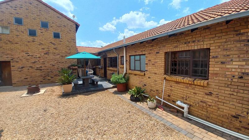 4 Bedroom Property for Sale in Kameeldrift East Gauteng