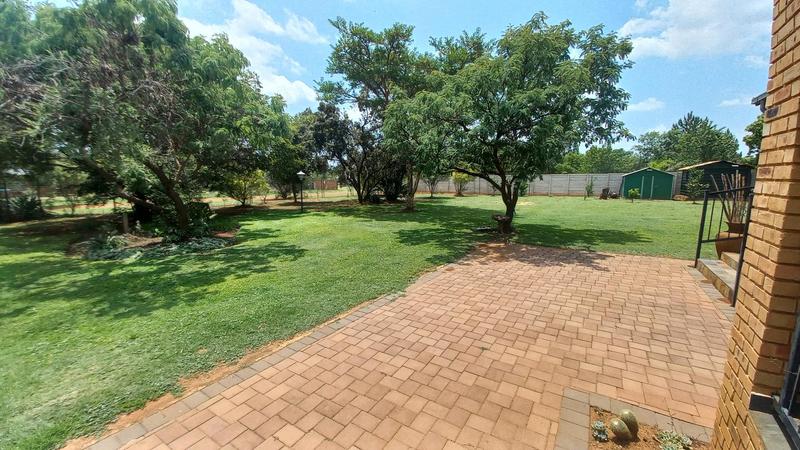 4 Bedroom Property for Sale in Kameeldrift East Gauteng