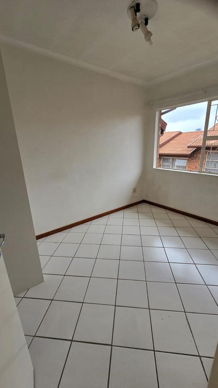 To Let 2 Bedroom Property for Rent in Vorna Valley Gauteng