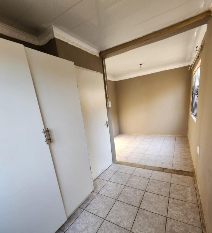 To Let 1 Bedroom Property for Rent in Naturena Gauteng