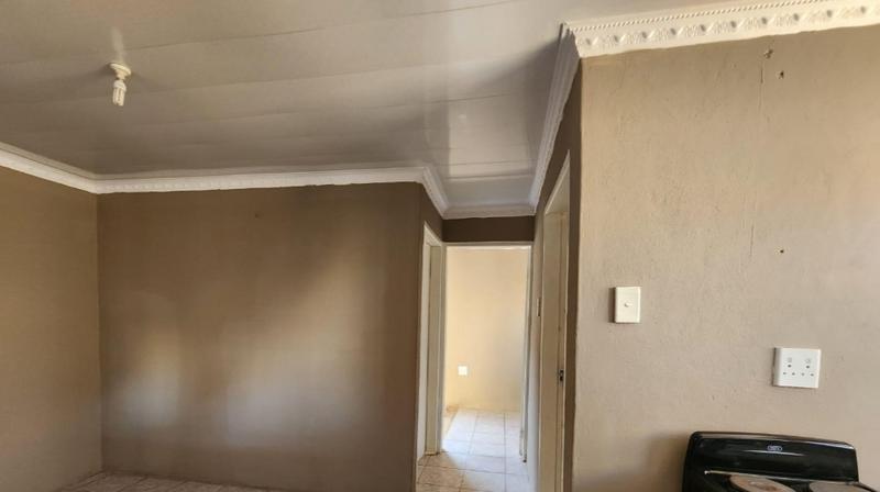 To Let 1 Bedroom Property for Rent in Naturena Gauteng