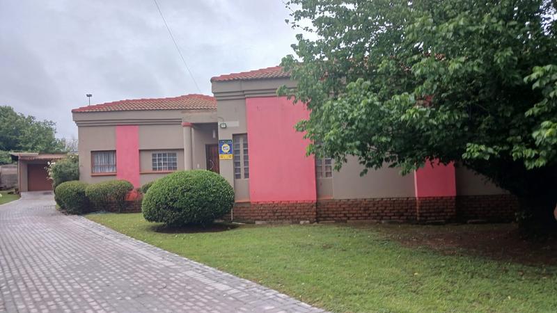 3 Bedroom Property for Sale in Clayville Gauteng