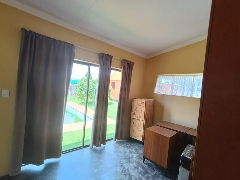 To Let 2 Bedroom Property for Rent in Petersfield Gauteng