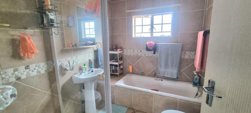 3 Bedroom Property for Sale in Amberfield Gauteng