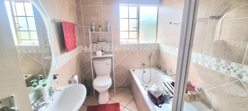 3 Bedroom Property for Sale in Amberfield Gauteng