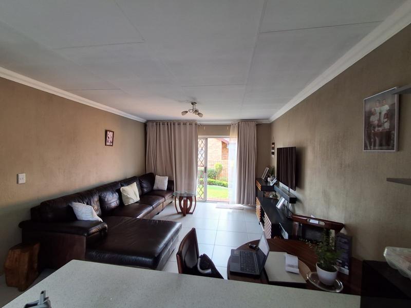 3 Bedroom Property for Sale in Heuwelsig Estate Gauteng