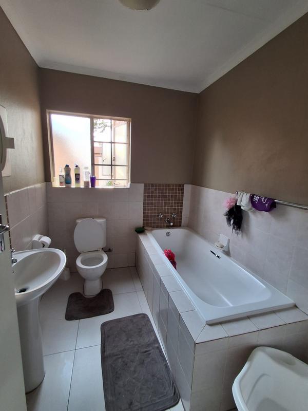 3 Bedroom Property for Sale in Heuwelsig Estate Gauteng