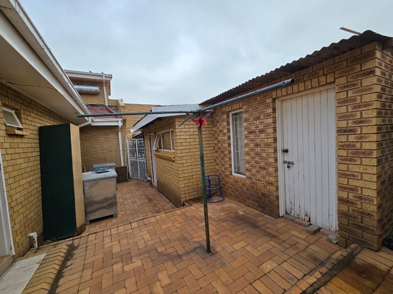 3 Bedroom Property for Sale in Mohlakeng Gauteng
