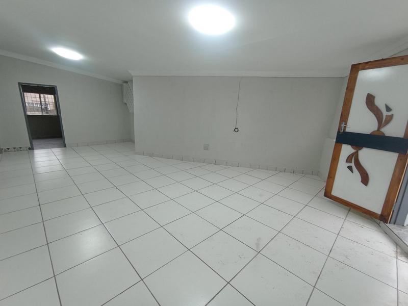 To Let 2 Bedroom Property for Rent in Florida Glen Gauteng