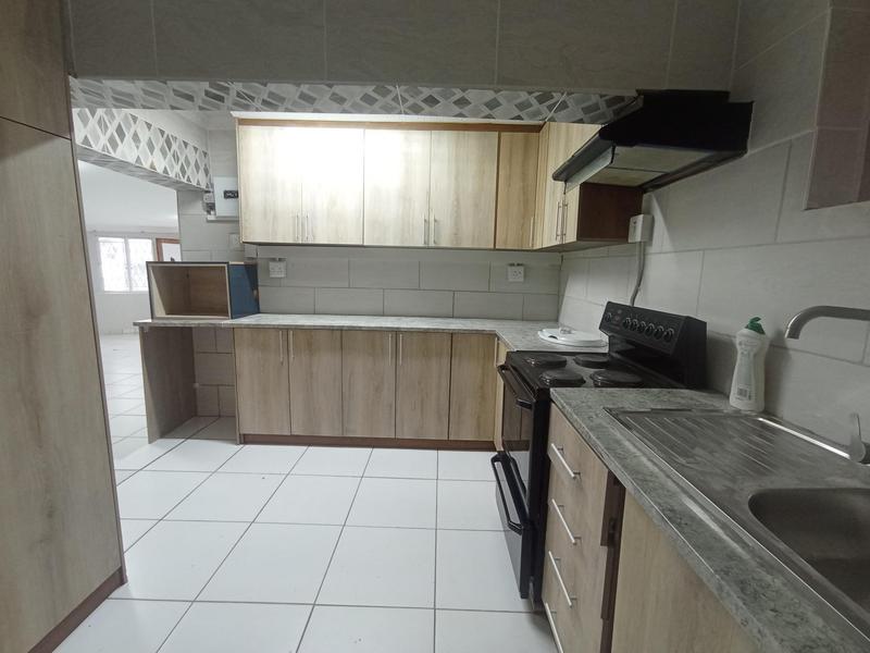 To Let 2 Bedroom Property for Rent in Florida Glen Gauteng