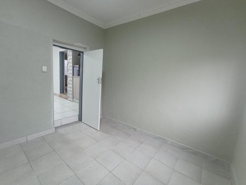 To Let 2 Bedroom Property for Rent in Florida Glen Gauteng