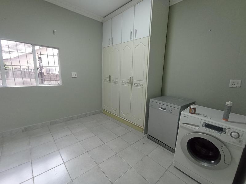 To Let 2 Bedroom Property for Rent in Florida Glen Gauteng