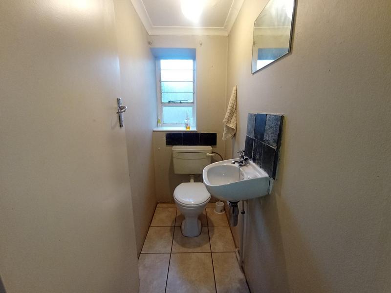 To Let 3 Bedroom Property for Rent in Florida Lake Gauteng