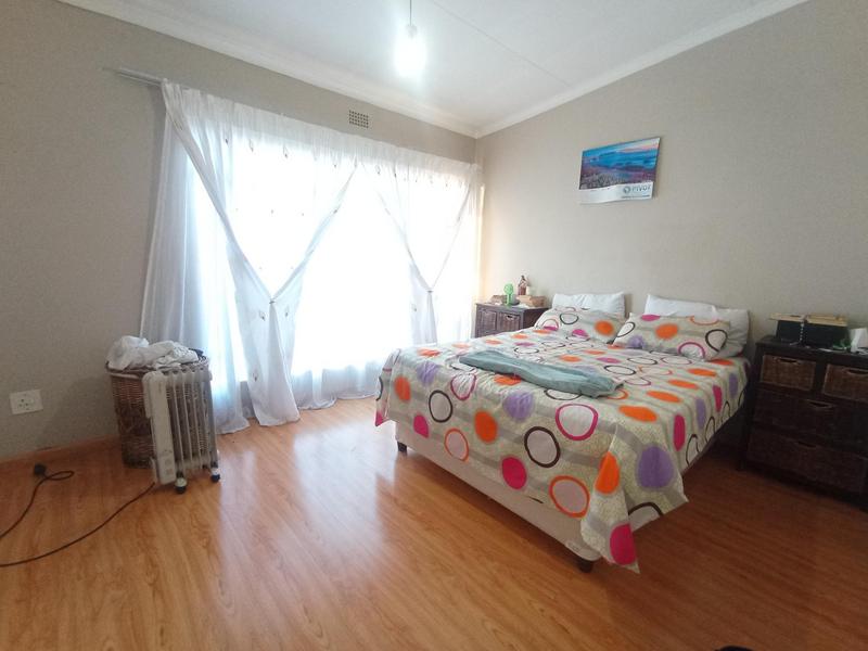 To Let 3 Bedroom Property for Rent in Florida Lake Gauteng
