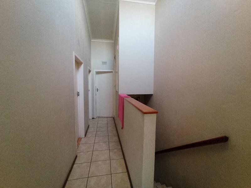 To Let 3 Bedroom Property for Rent in Florida Lake Gauteng